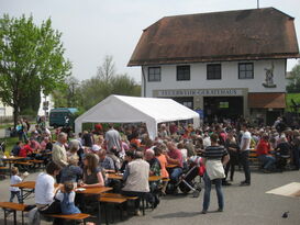 Maibaumaufstellen in Tiefenbach