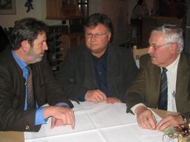 Die SPD-Bürgermeister Bernhard Zauner, Franz Göbl und Gerhard Babl (von links) beim Gedankenaustausch.