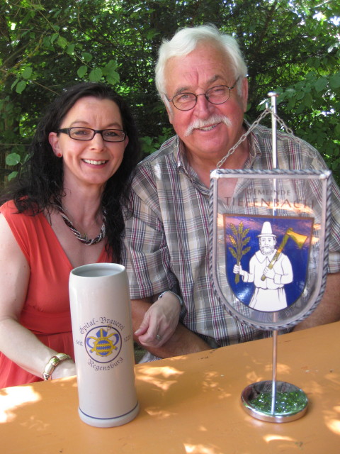 Alfred Wiesner (Kassier) mit der Bezirkskandidatin Anja König